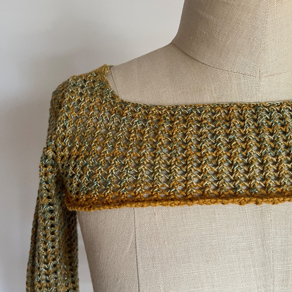 Urban Outfitters super cropped -shrug fitted sweater, lattice knit sz S